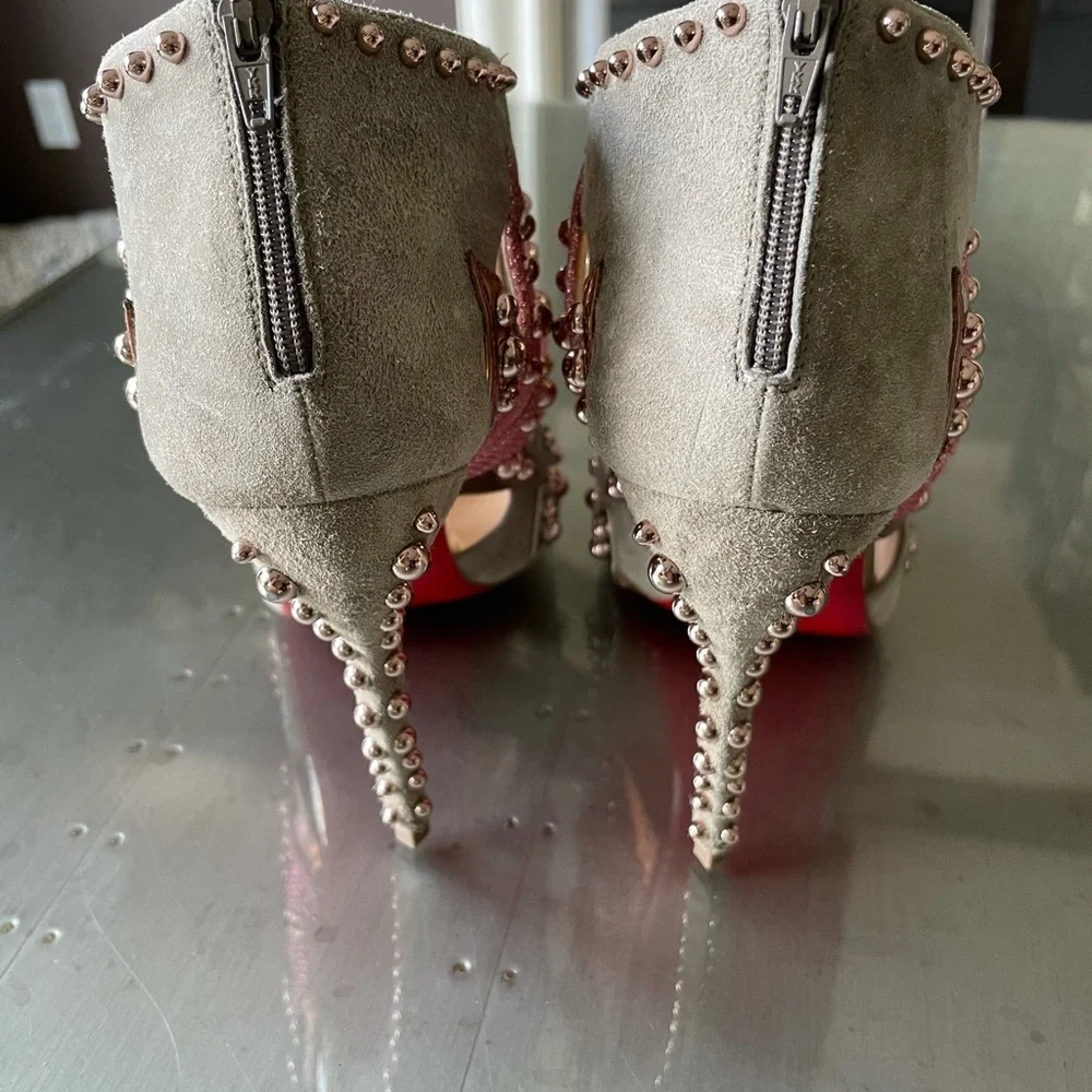 Christian louboutin venecage suede taupe pink studded peep toe sz 38.5